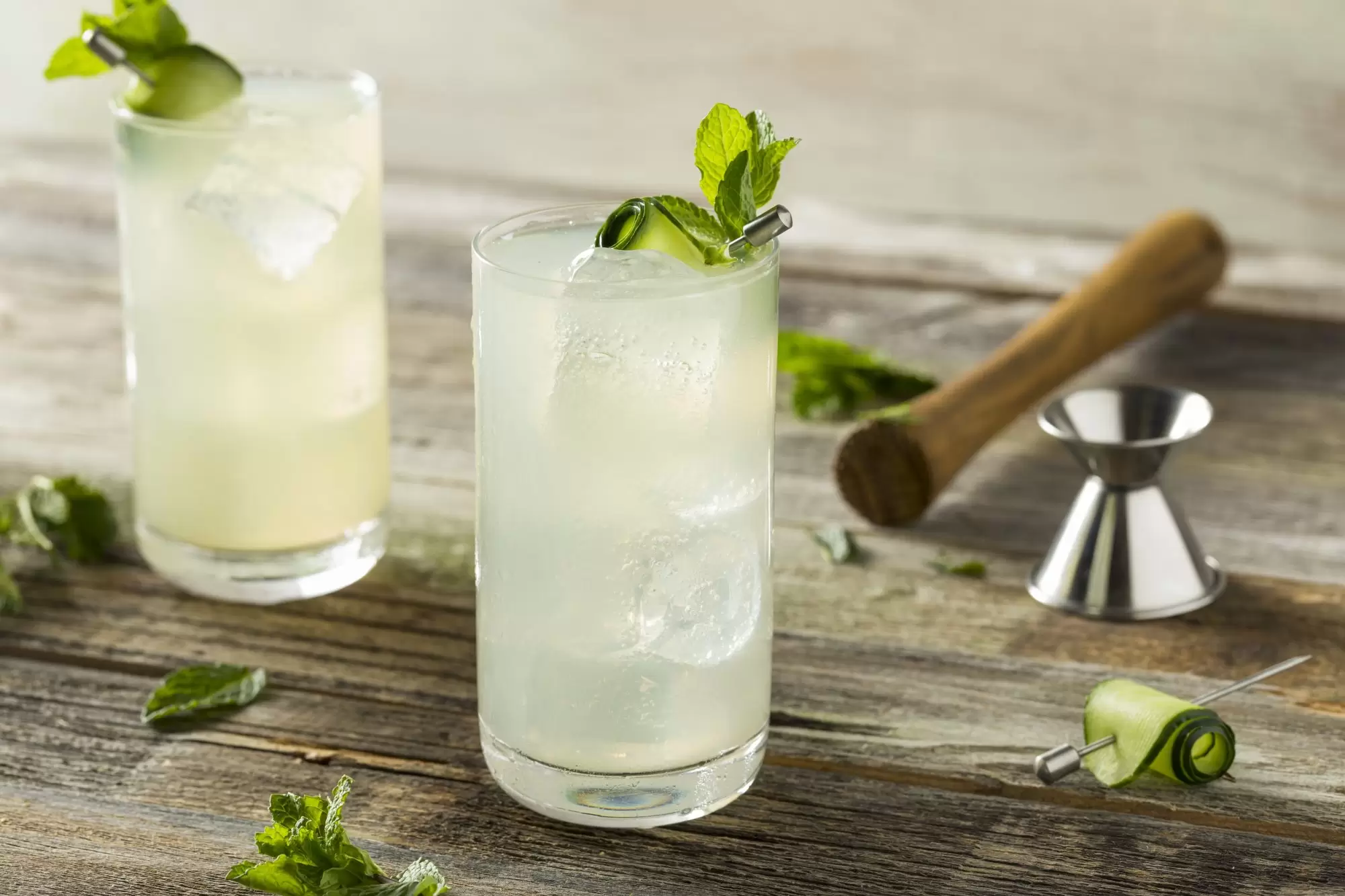 refreshing-cucumber-gin-spritz-cocktail-PD2LHVC-min