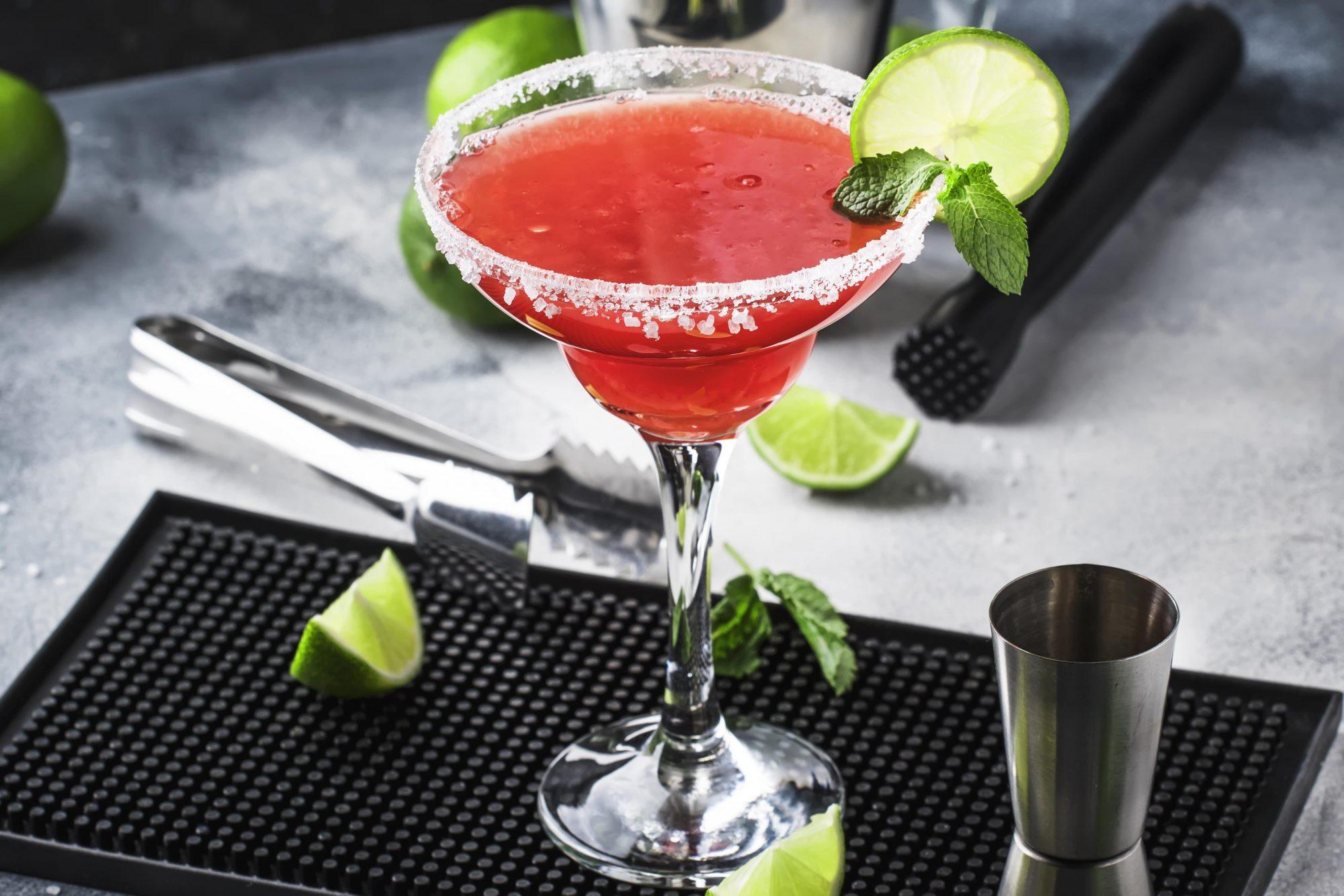 watermelon-margarita-alcoholic-cocktail-with-silve-4C637MA-min