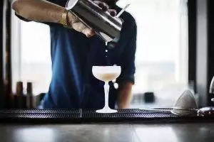 Hoe Gebruik je een Cocktailshaker?